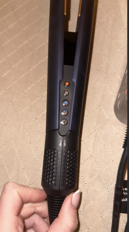 Dyson Airstrait with carrying case.Never used.