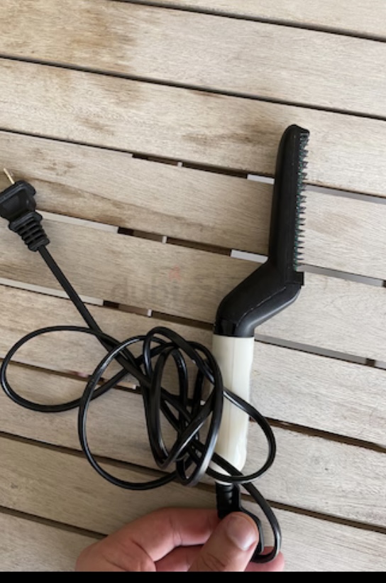 Hair and beard straightener