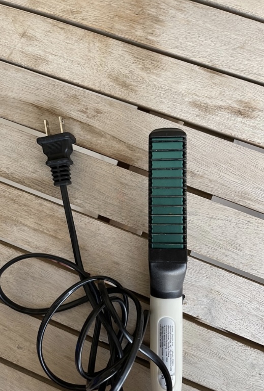 Hair and beard straightener