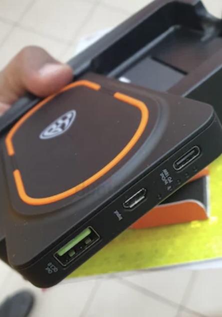 clipper and pawer bank