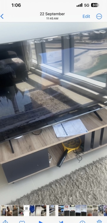 تلفزيون شاشة هايسنس استعمال شهر فقط+ طاولته