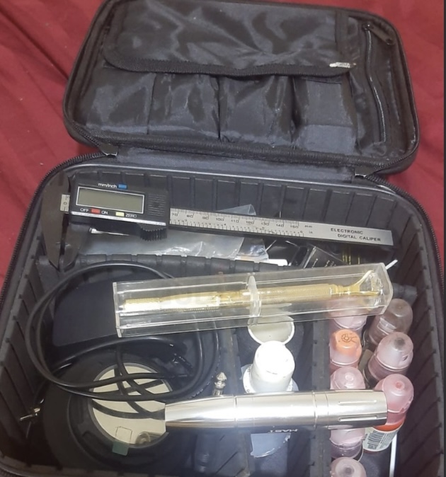 Microshading and Microblading kit with Blades free. In excellent condition, hardly used.