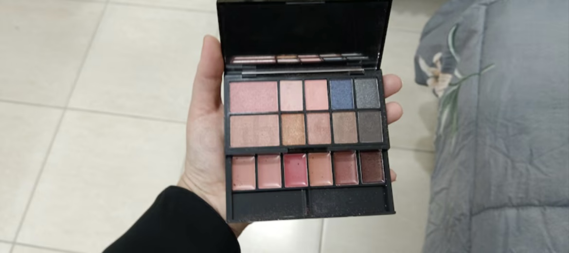 ايشادو ماركه مكياجي جديده غير مستعمله Eyeshadow brand new makemy unused