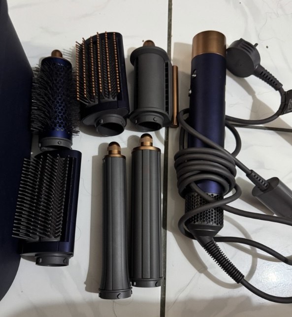 Dyson airwrap