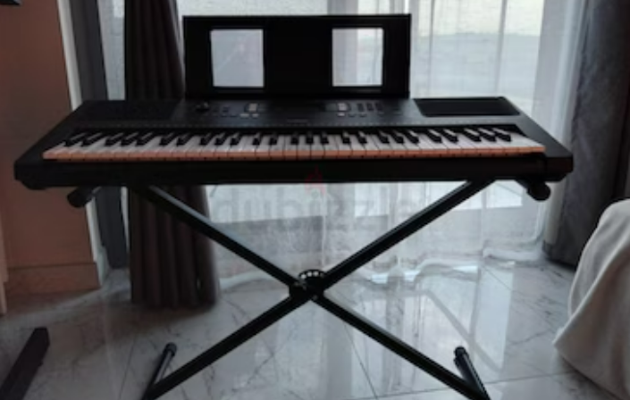 Yamaha Keyboard and Stand