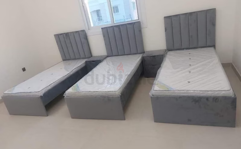 New Wooden Valvet Single Size Bed with Medical Mattress