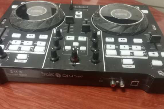 DJ- recording equipment