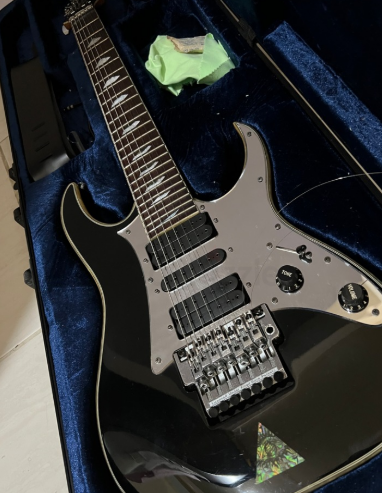 Ibanez Universe UV777 Steve Vai signature