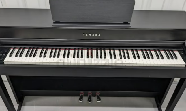 Yamaha CLP 535 Black Refurbished Piano for Sale