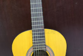 Suzuki 3/4 size classical guitar with bag