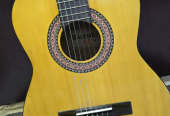 Suzuki 3/4 size classical guitar with bag