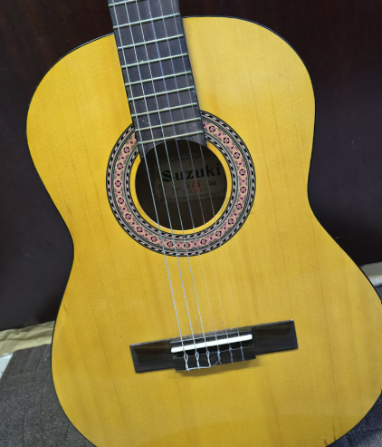 Suzuki 3/4 size classical guitar with bag