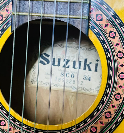 Suzuki 3/4 size classical guitar with bag