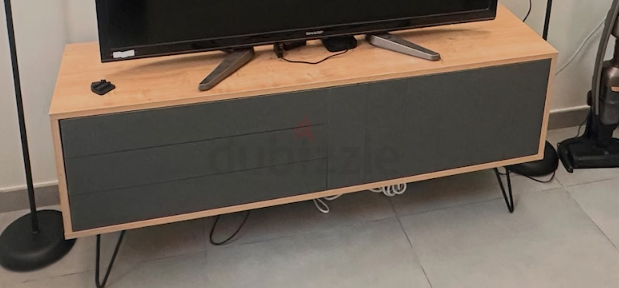 TV Table in perfect condition