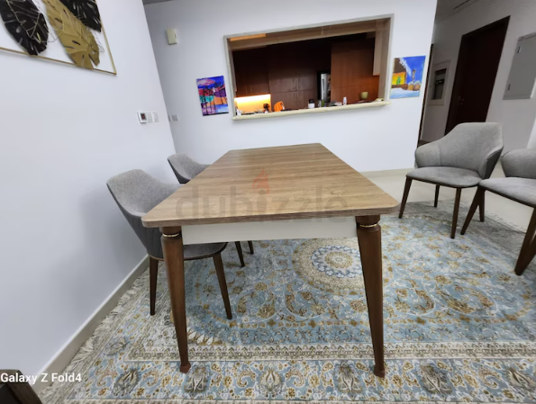 Extendable Dining table for 6 and 8