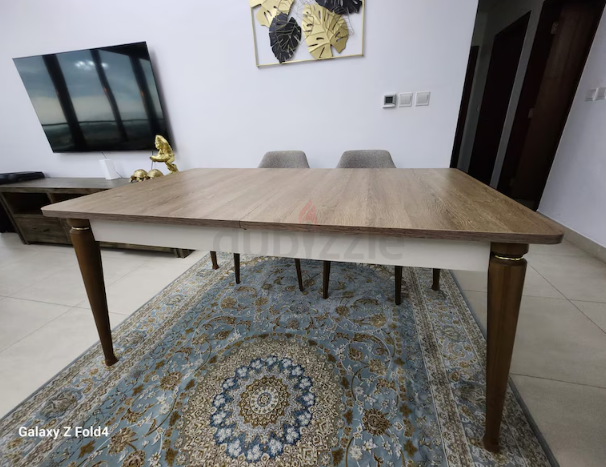 Extendable Dining table for 6 and 8