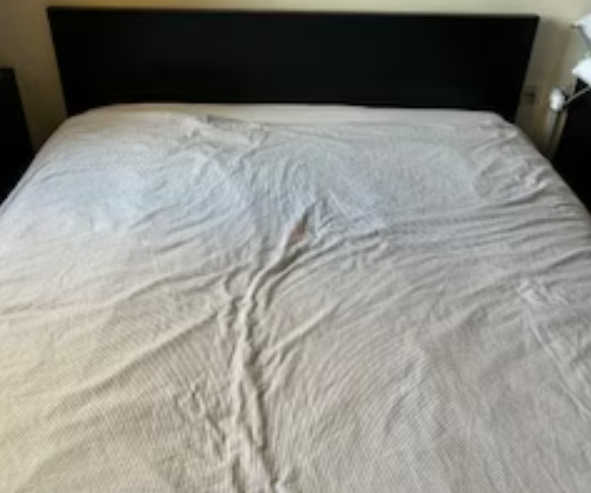 Bed frame + mattress