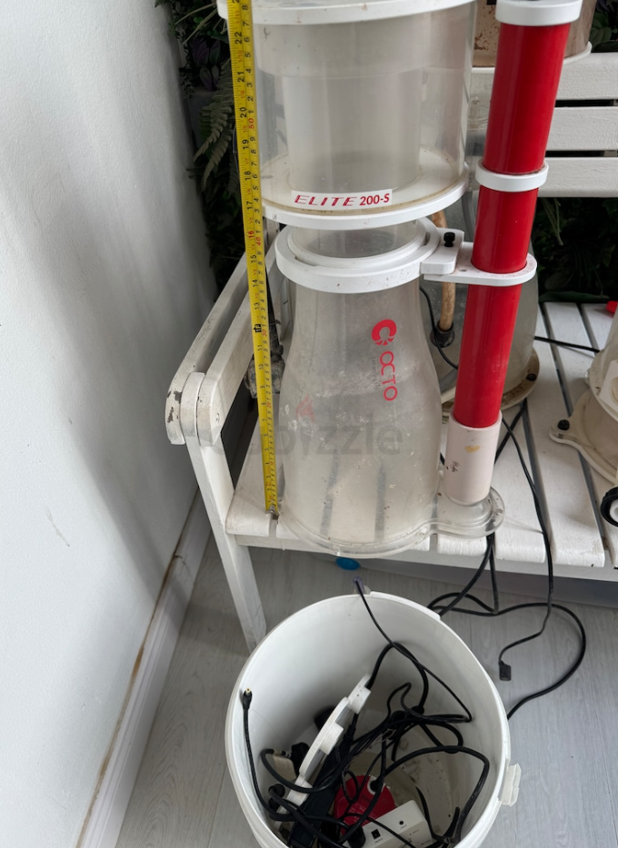 Fish tank – protein skimmer and accessories