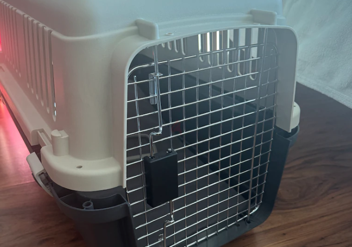 Pet airline carrier