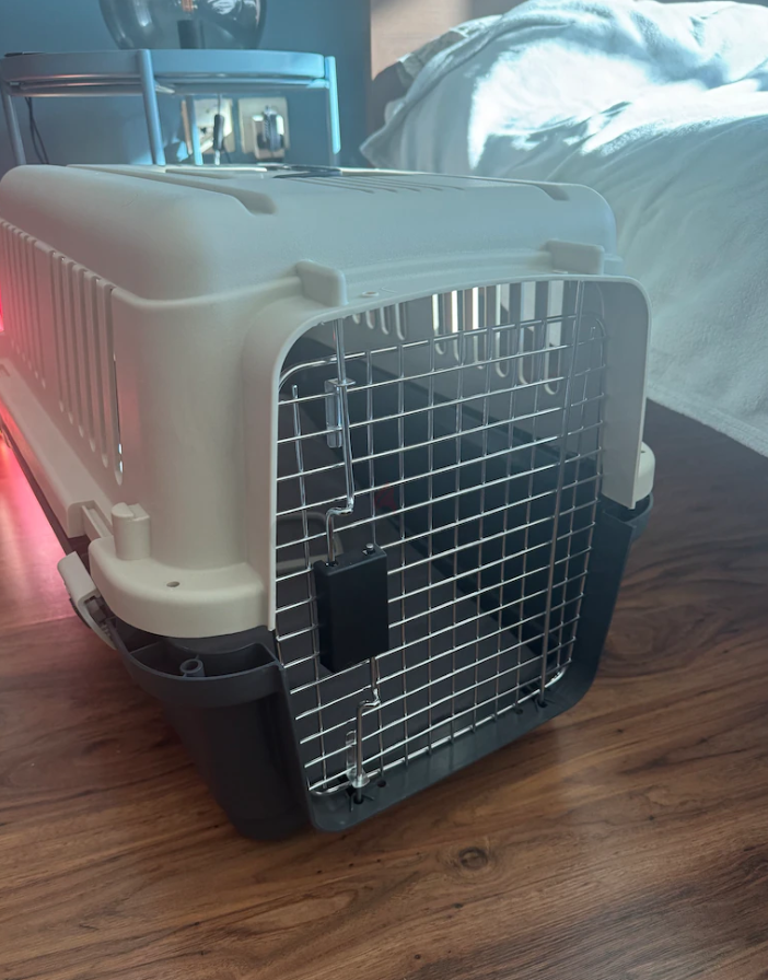 Pet airline carrier