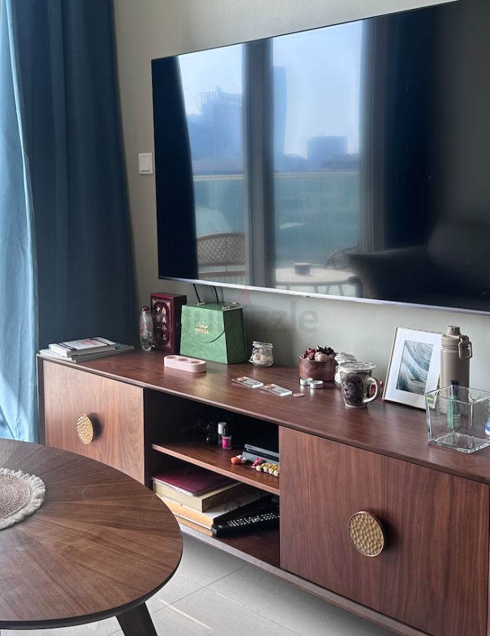 Tv table (non negociable)