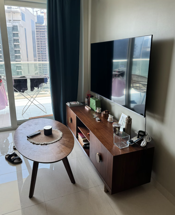 Tv table (non negociable)