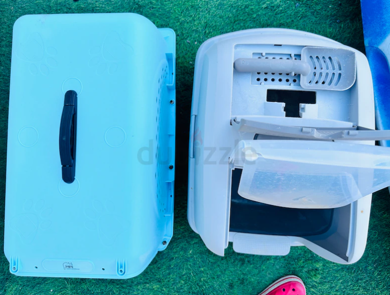 Big cat’s carrier and litter box .