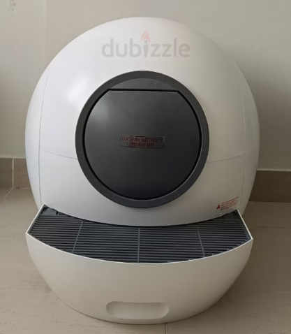 Electric self cleaning litter box