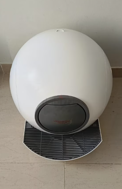 Electric self cleaning litter box