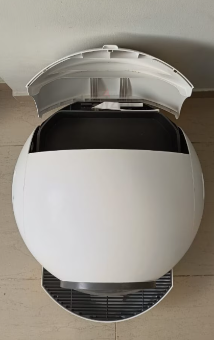 Electric self cleaning litter box