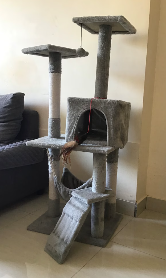 Beautiful cat house for sale. Good condition.