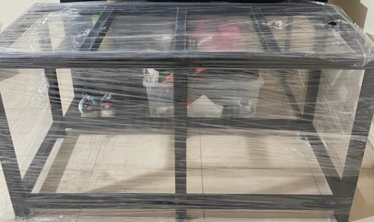 Aquarium stand with canister filter