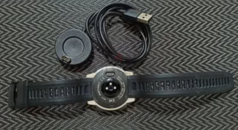 Garmin Instinct 100% battery Life(like new)