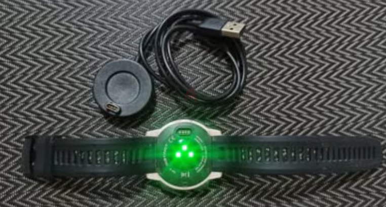 Garmin Instinct 100% battery Life(like new)