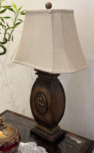 مصباح انارة بحاله ممتازه عدد 1