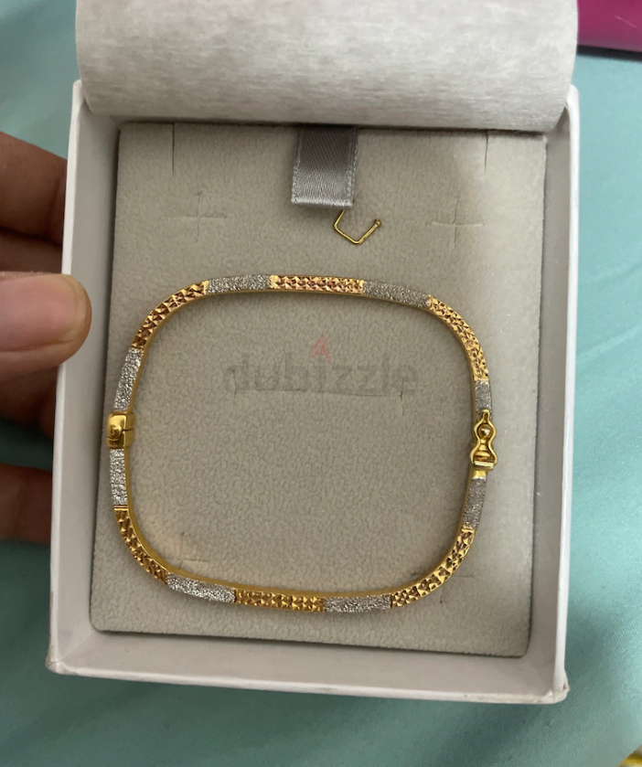 Gold bangle in solid 22k gold
