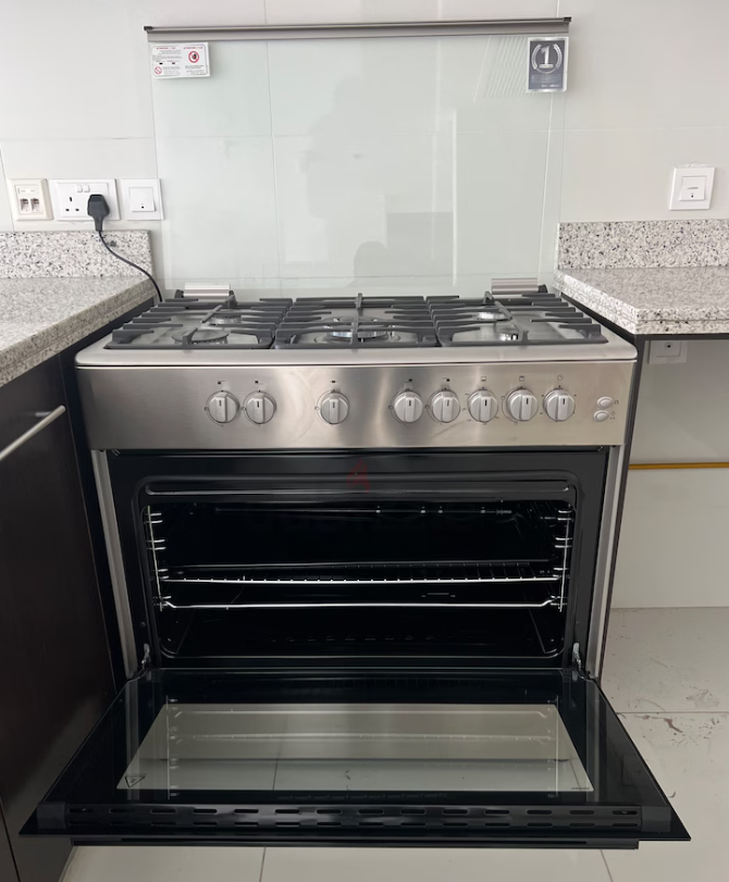 Haier 5 burner Cooker
