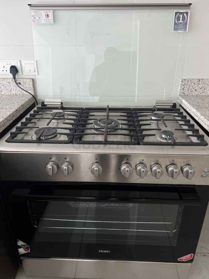 Haier 5 burner Cooker