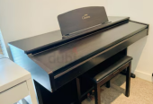 Yamaha Clavinova Digital piano hav8ng 88 graded hammer action keys for sale in perfect working.