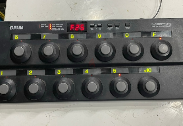 Yamaha MFC10 MIDI Foot Controller – Black