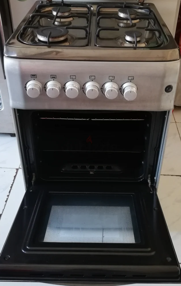 Daewoo cooking range four burner