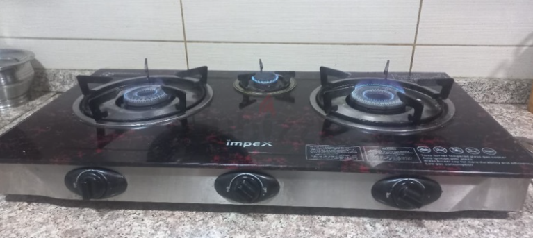 3 burner Gas stove for Sale still under warranty