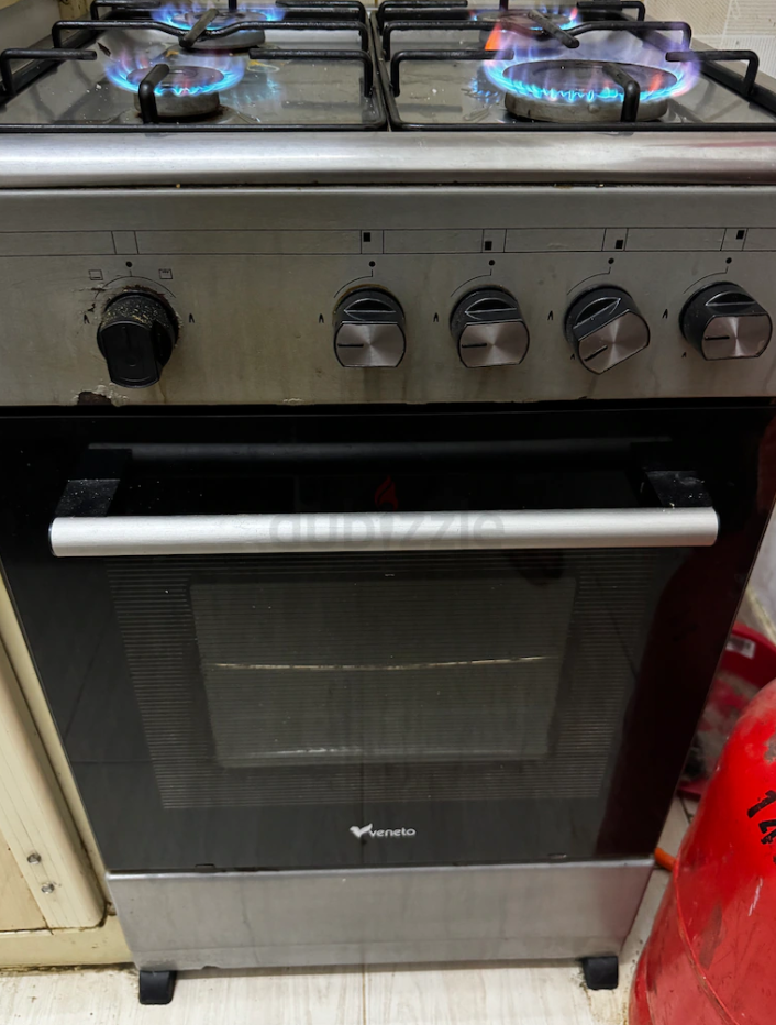 Veneto 4 Burner Gas Cooker good condition