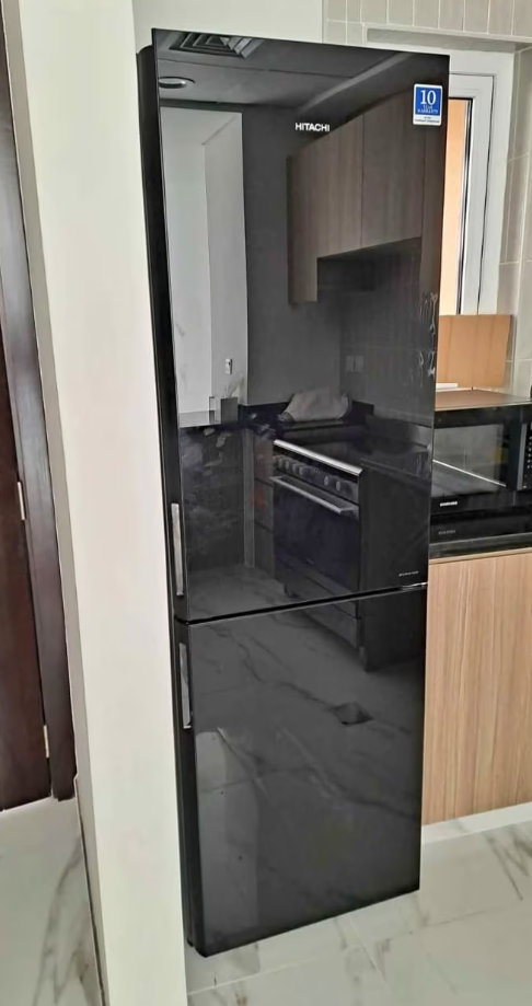 Hitachi Top Bottom Freezer Refrigerator Almost new condition