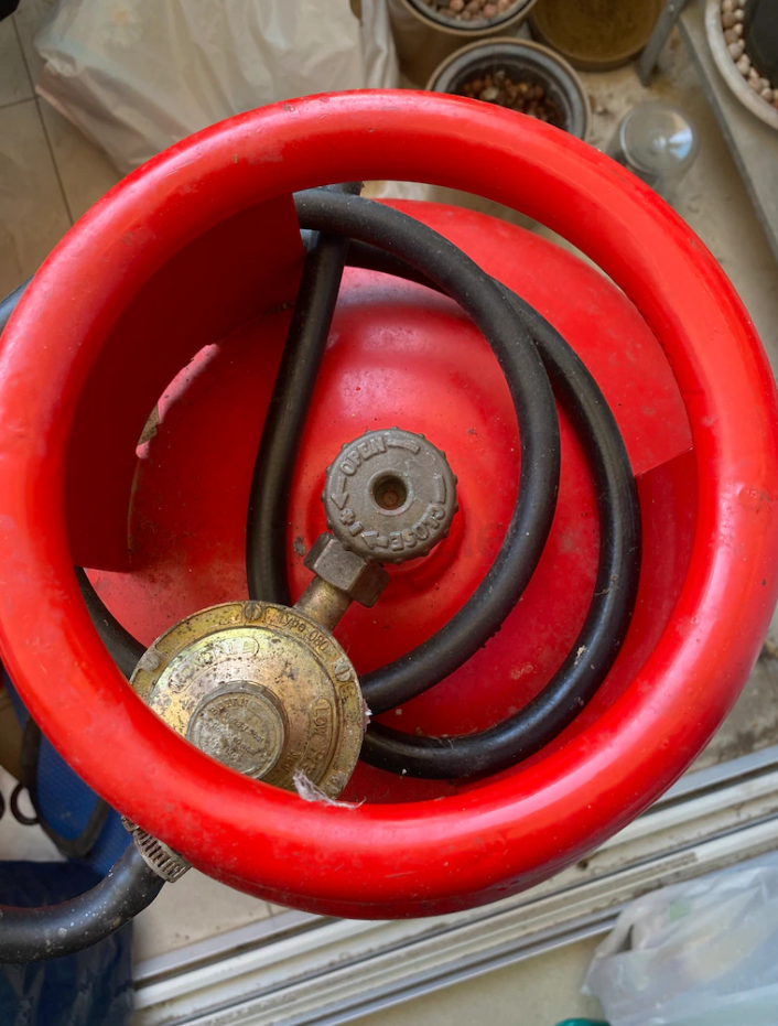 Gas Cylinder with regular, hose and gas 20.3 kg