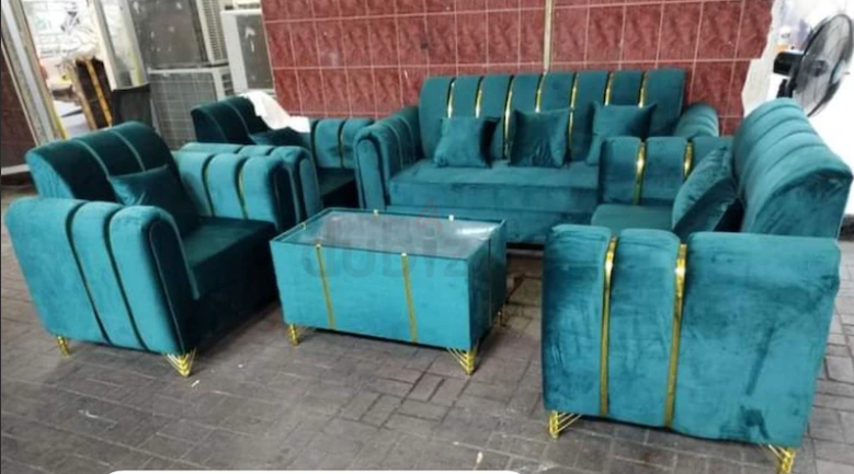 New 7 seater Brand new sofa set with table