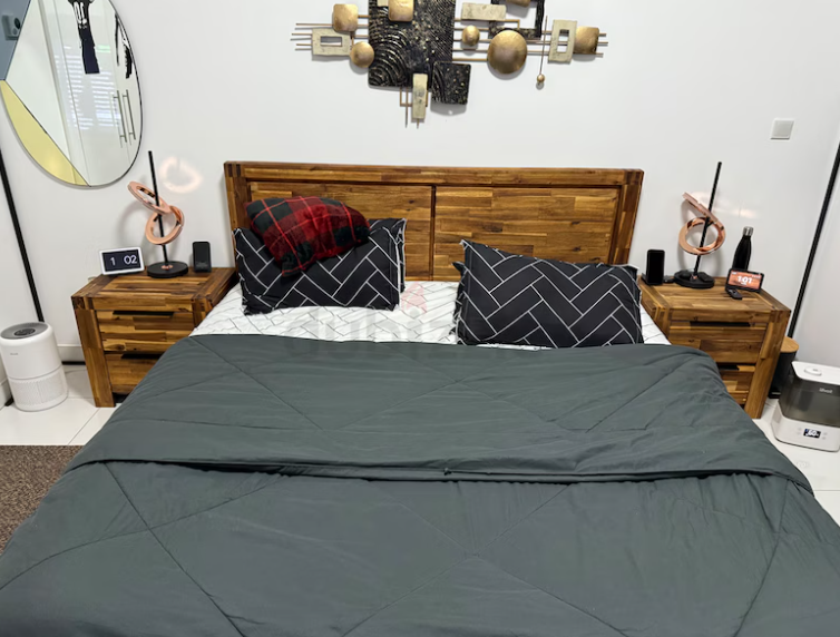 United Furniture King Size Bed Set