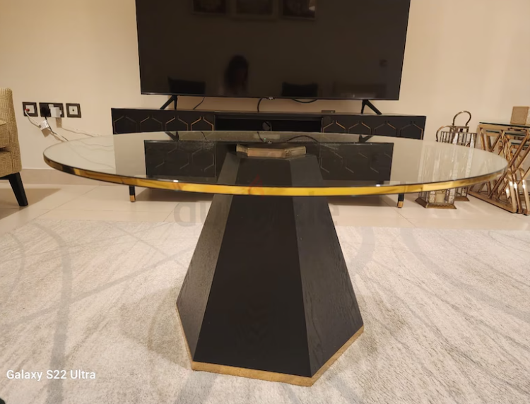 Coffee table and End table in excellent condition