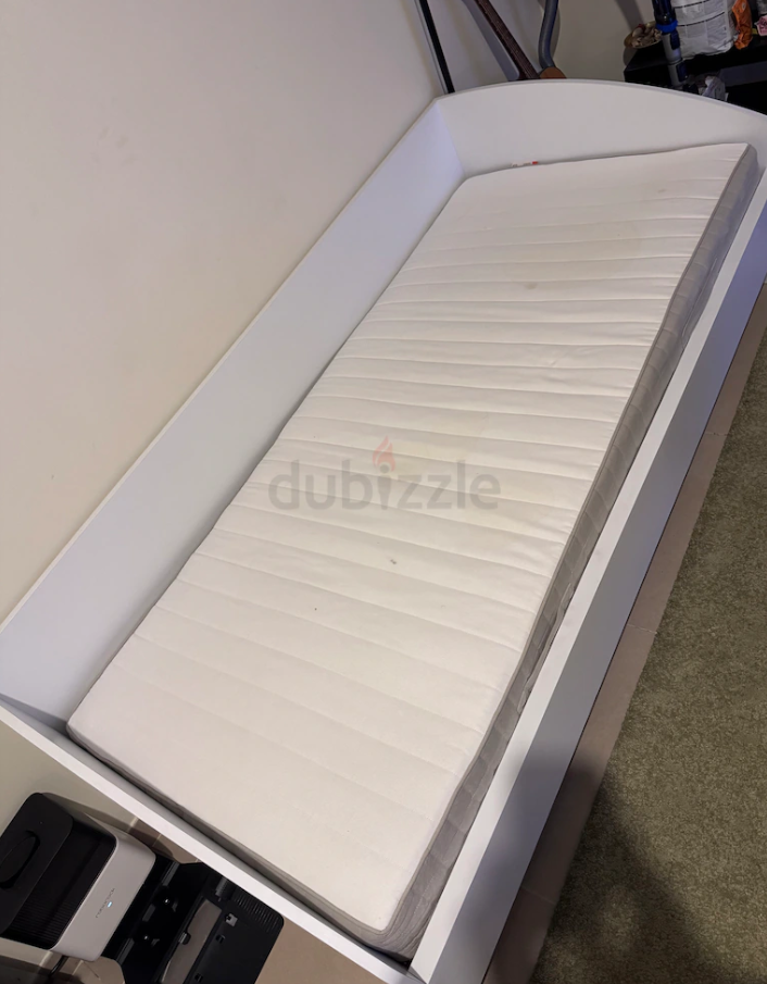 Daybed/Couch with mattress