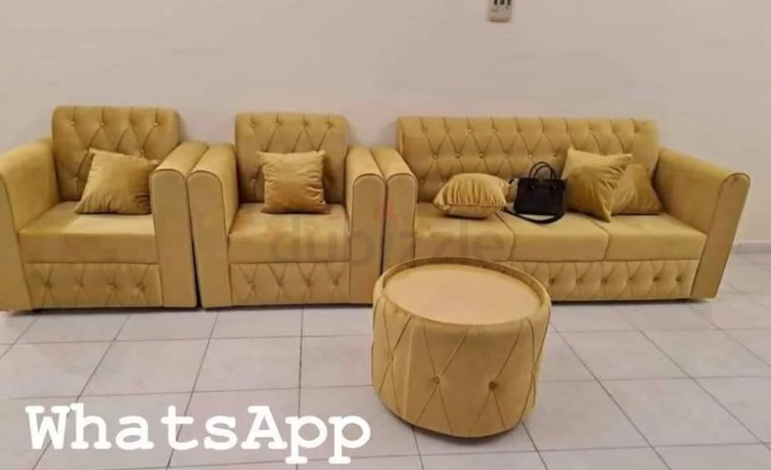 5 SEATER SOFA WITH ROUND TABLE